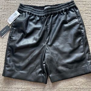 Aritzia Babaton vegan leather shorts, size 6 NWT